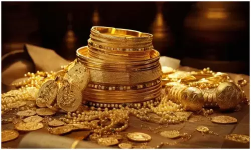 10 grams of gold drops below ₹1 lakh mark
