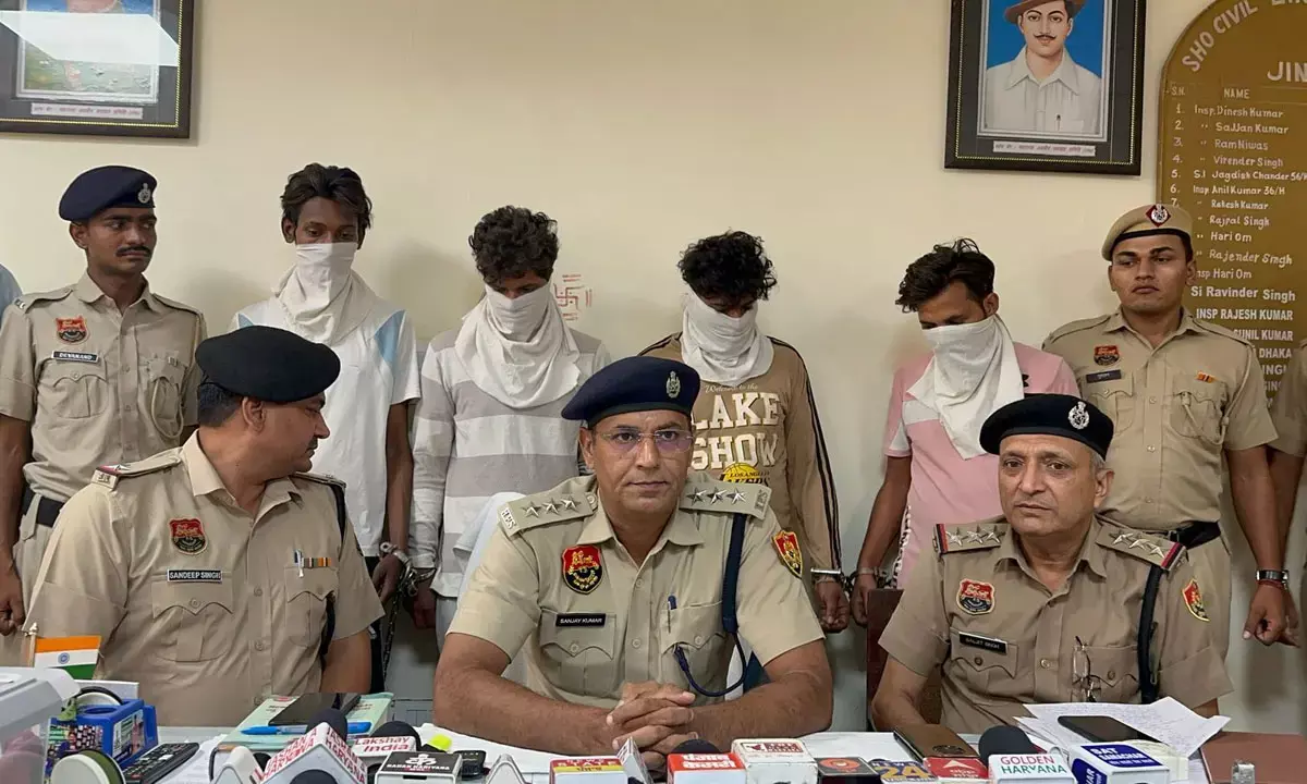 कैंटर चालकों ने मालिक के सवा पांच लाख रुपये लूटने की रची साजिश, प्रेमिका को भगाकर शादी करना चाहता था कैंटर चालकों ने मालिक के सवा पांच लाख रुपये लूटने की रची साजिश, प्रेमिका को भगाकर शादी करना चाहता था