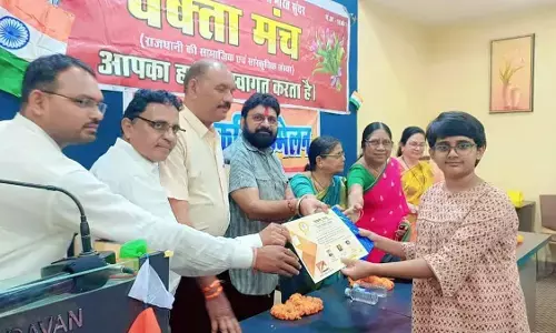 कविताओं के जरिए भारतीय सेना की वीरता को नमन, साहित्य व संस्कृति में अश्लीलता फैलाने का किया गया कड़ा विरोध