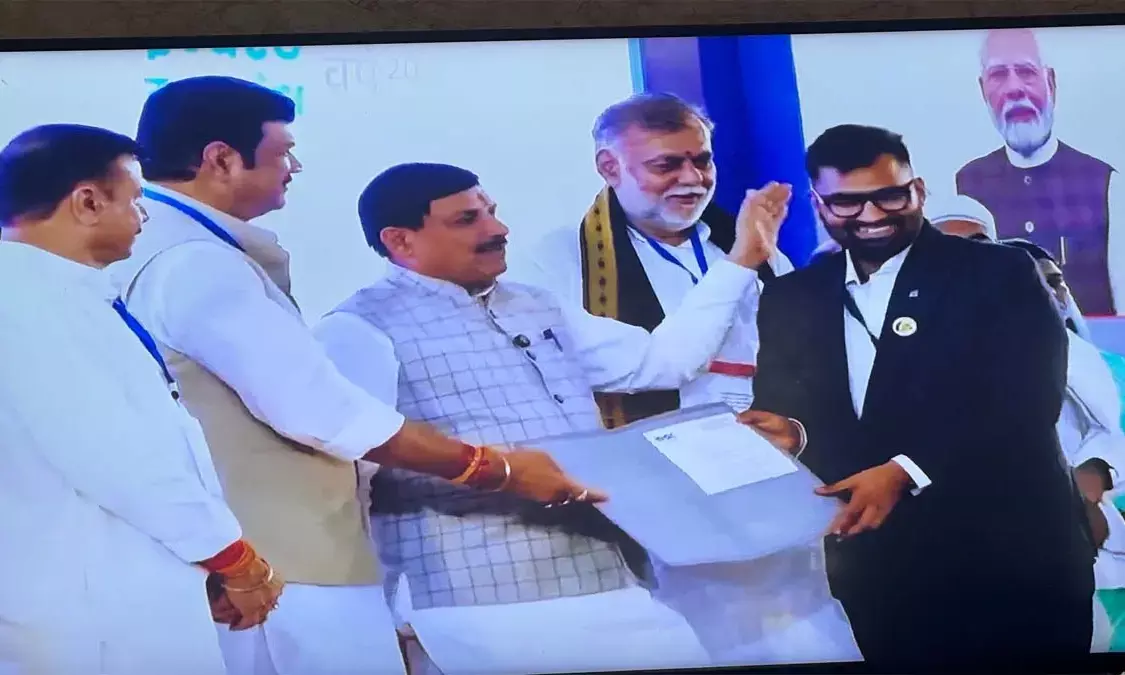 Young entrepreneur Mayur Jain, resident of Rajnandgaon, Chhattisgarh was honored in Narsinghpur, MP
