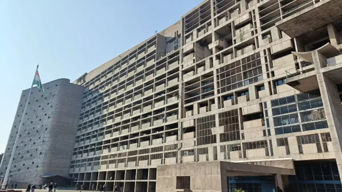 दो आईएएस और 39 एचसीएस अफसरों के तबादले और पोस्टिंग, कई जिलों में अधिकारी बदले