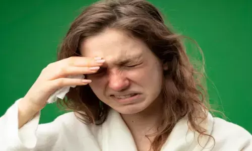 Home Remedies: गर्मियों में आंखों की जलन से हैं परेशान, इन घरेलू नुस्खों से मिलेगा आराम