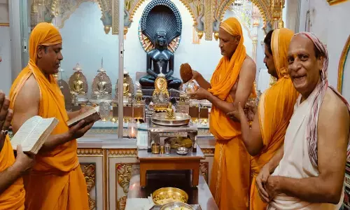 चमत्कारिक शांतिधारा कर चढ़ाया गया निर्वाण लड्डू