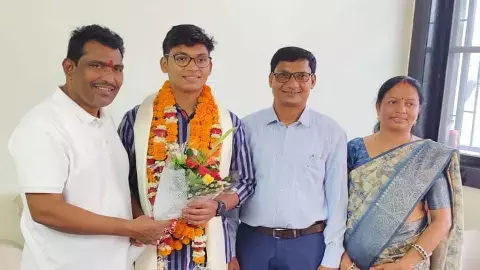 MLA Rohit Sahu congratulating Lokesh Sinha