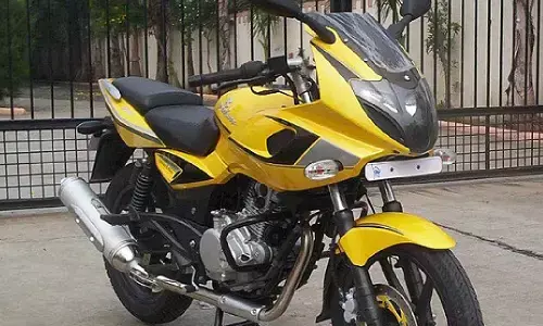 अप्रैल में कंपनी की इस बाइक को खरीदने टूटे लोग, लेकिन EV को मिली तगड़ी ग्रोथ