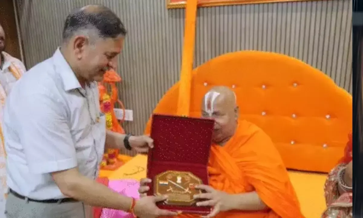 जगद्गुरु रामभद्राचार्य ने गुरु दक्षिणा में सेना प्रमुख से क्यों की ऐसी मांग, देखें वीडियो