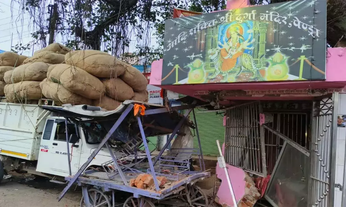 Uncontrolled pickup vehicle entered the temple