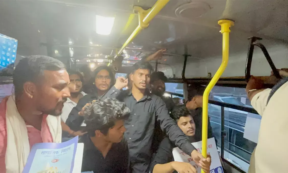 एनएसयूआई का प्रदर्शन : युक्तियुक्तकरण के नाम स्कूल बंद करने का लगाया आरोप, काली शर्ट पहनकर जताया विरोध