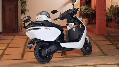 महीना खत्म होने से पहले ही तय हो ओला का सफाया! इस बार बजाज पर भारी पड़ी ये कंपनी