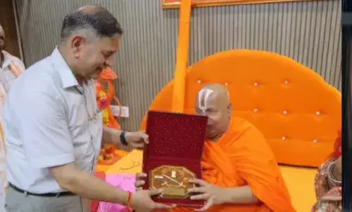 जगद्गुरु रामभद्राचार्य ने गुरु दक्षिणा में सेना प्रमुख से क्यों की ऐसी मांग, देखें वीडियो