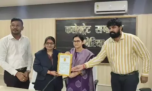 तीन घंटे के भीतर बनाया गया 660 सोखता, गोल्डन बुक की टीम ने किया सम्मानित