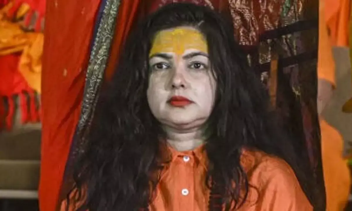 ममता कुलकर्णी ने कहा- राहुल गांधी 10 दिन के लिए पाकिस्तान चले जाएं