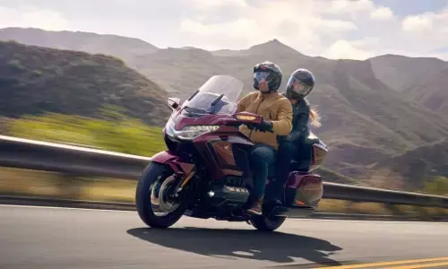 होंडा ने 50वीं सालगिरह पर लॉन्च किया बाइक एडिशन, जानें गोल्ड विंग टूर 2025 में क्या खास?