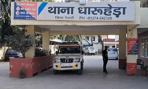40 साल की टीचर ने 16 साल के छात्र से जबरन संबंध बनाए, जमानत खारिज होने पर फरार