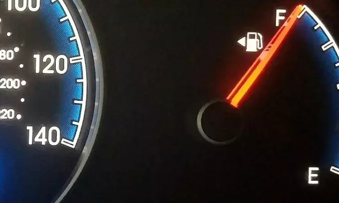 गाड़ी का माइलेज बढ़ाने के लिए करें 5 जरूरी काम, कम खर्च में फर्राटा भरेगी कार