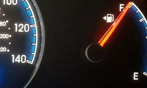 गाड़ी का माइलेज बढ़ाने के लिए करें 5 जरूरी काम, कम खर्च में फर्राटा भरेगी कार