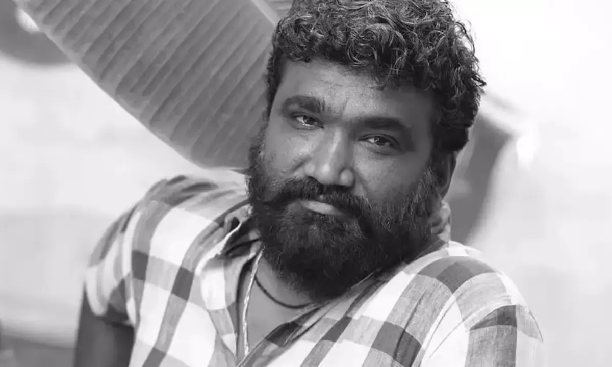 तमिल निर्देशक विक्रम सुगुमारन का 47 साल की उम्र में निधन, बस में दिल का दौरा पड़ने से हुई मौत तमिल निर्देशक विक्रम सुगुमारन का 47 साल की उम्र में निधन, बस में दिल का दौरा पड़ने से हुई मौत