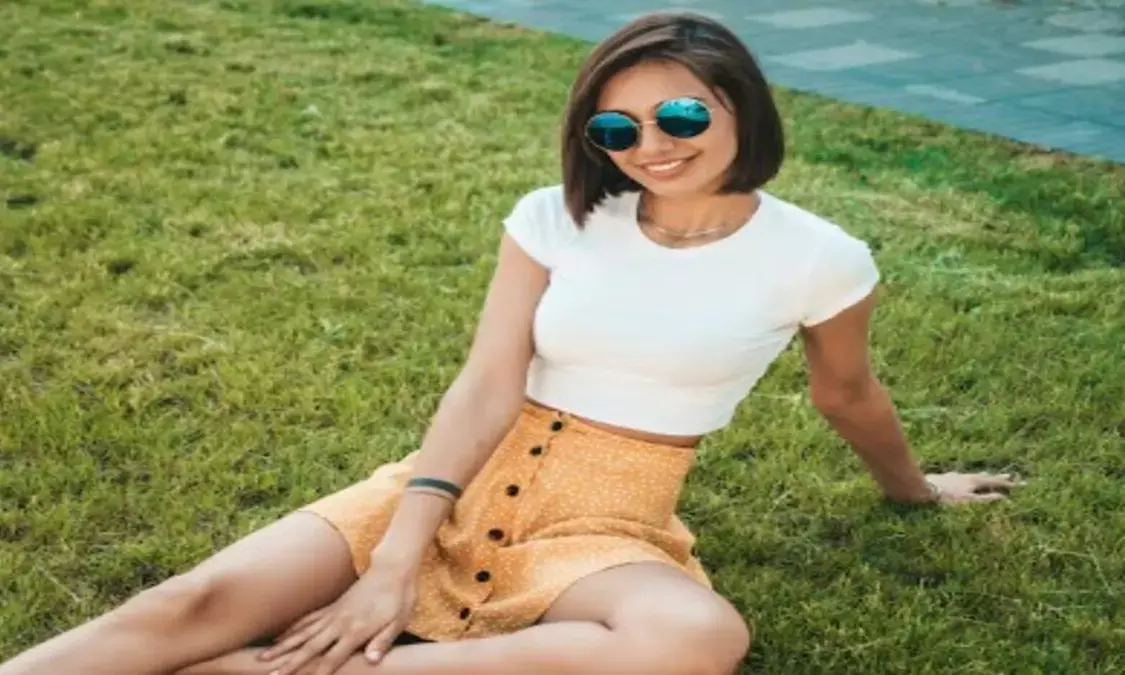 Fashion Hacks: क्रॉप टॉप पहनते वक्त ये गलतियां भूलकर भी न करें, बिगड़ सकता है स्टाइल