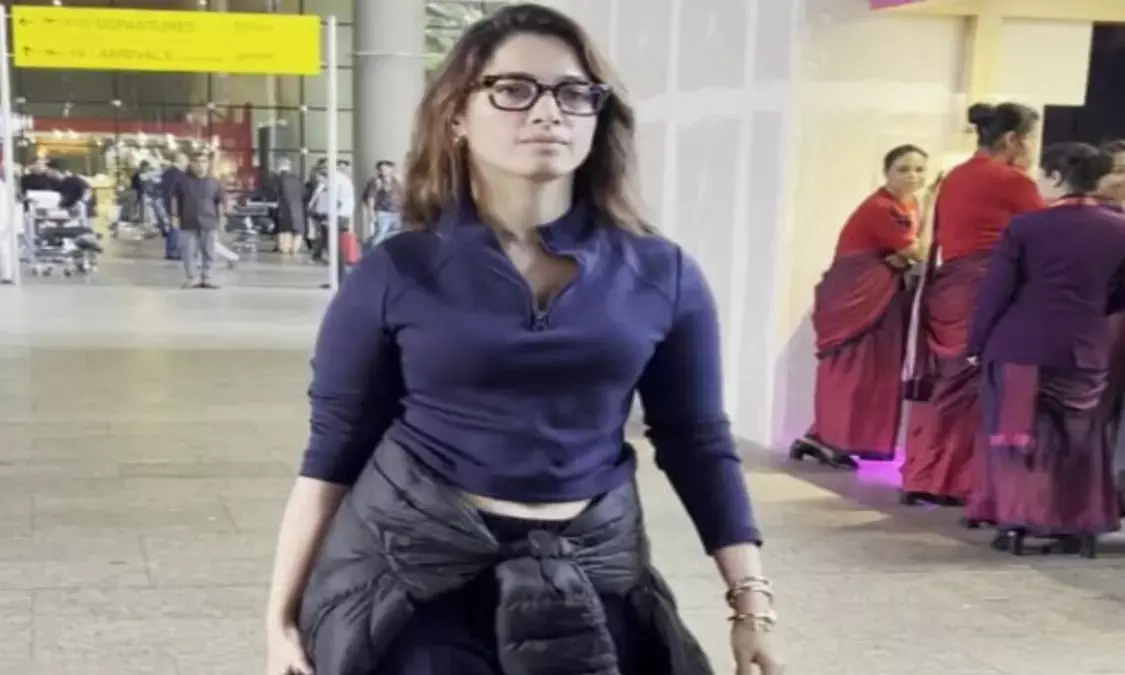 एक्ट्रेस तमन्ना भाटिया का नो-मेकअप लुक, एयरपोर्ट पर कैजुअल आउटफिट में आईं नजर