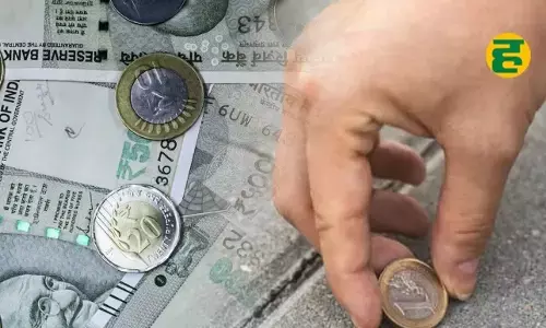 सड़क पर गिरा हुआ पैसा मिलना शुभ या अशुभ? जानें क्या कहते हैं वास्तु नियम