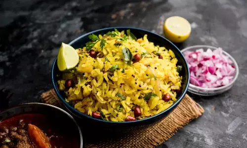 इन 3 हाई प्रोटीन रेसिपी के साथ घर पर बनाएं टेस्टी और हेल्दी पोहा, जानें रेसिपी