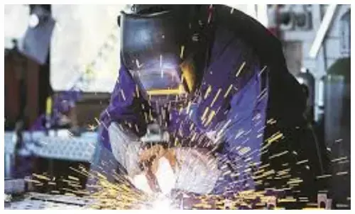 Manufacturing PMI declines