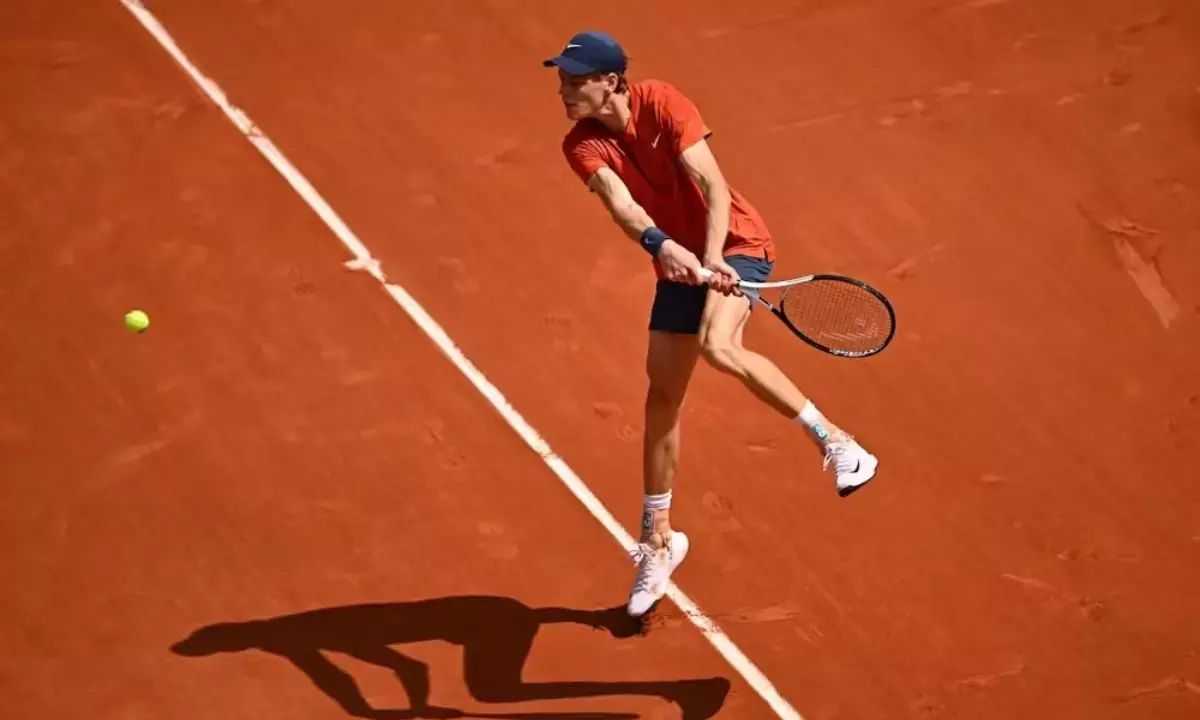 जैनिक सिनर ने रूबलेव को हराया, रोलां गैरो के क्वार्टर फाइनल में मारी एंट्री