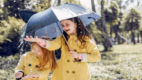 Health Tips: बदलते मौसम में बच्चों का रखें खास ख्याल, कहीं ये लापरवाही उन्हें बीमार न कर दे