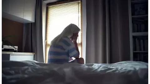 अगर आप बिस्तर पर जाने के बाद करते हैं ये काम, तो कैंसर को दे रहे न्योता!