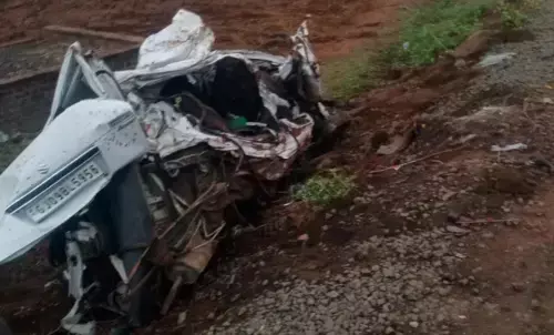 झाबुआ में वैन पर पलटा सीमेंट से भरा ट्रॉला, पति-पत्नी और 2 बच्चों समेत 9 की मौत, शादी से लौट रहा था परिवार