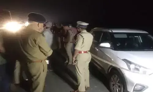 पानीपत के मुनीम से 29 लाख की लूट : GST अधिकारी बताकर रुकवाई कार, VIDEO वायरल पानीपत के मुनीम से 29 लाख की लूट : GST अधिकारी बताकर रुकवाई कार, VIDEO वायरल