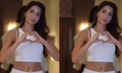 कैमरे के सामने दिल वाला पोज देती एक्ट्रेस नोरा फतेही, देखिए उनका ऑल व्हाइट लुक