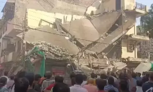 रोहिणी में 2 मंजिला बिल्डिंग ढही, मलबे में कई लोगों के दबे होने की आशंका,रेस्क्यू ऑपरेशन जारी