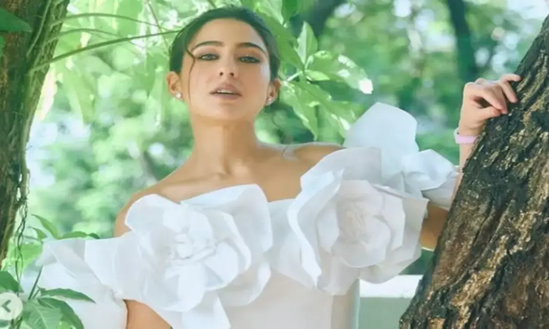 हर उम्र का इश्क है इन दिनों- एक्ट्रेस सारा अली खान ने व्हाइट ड्रेस में बताए दिल के जज्बात