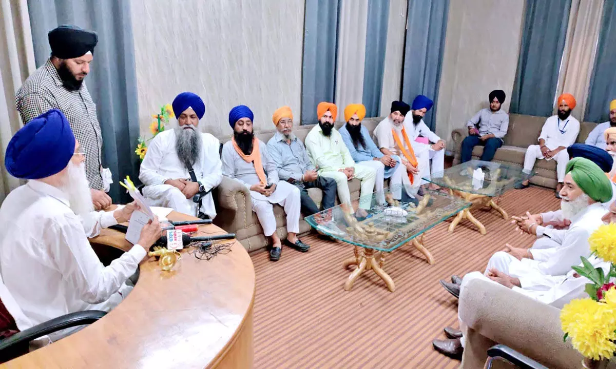 गुरुघर की 40 एकड़ जमीन पर अवैध रूप से बिल्डर काटने लगे प्लॉट, साध-संगत ने लिखी चिट्ठी गुरुघर की 40 एकड़ जमीन पर अवैध रूप से बिल्डर काटने लगे प्लॉट, साध-संगत ने लिखी चिट्ठी