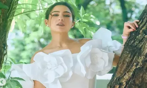 हर उम्र का इश्क है इन दिनों- एक्ट्रेस सारा अली खान ने व्हाइट ड्रेस में बताए दिल के जज्बात