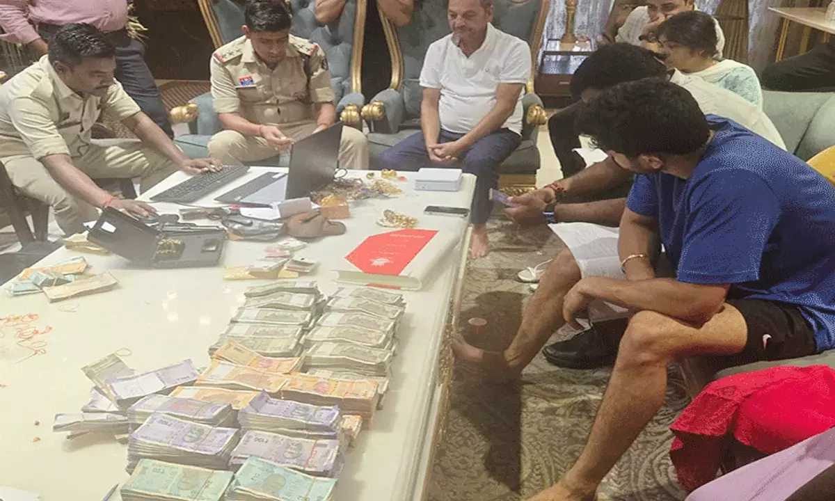 रंगदारी से खड़ा किया साम्राज्य : तोमर बंधुओं के हौसले इतने बुलंद कि बैंक से लोन लिया, किश्त जमा नहीं की, उल्टे प्रबंधन को धमकाया