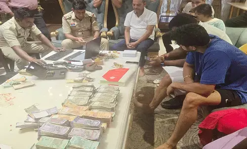 रंगदारी से खड़ा किया साम्राज्य : तोमर बंधुओं के हौसले इतने बुलंद कि बैंक से लोन लिया, किश्त जमा नहीं की, उल्टे प्रबंधन को धमकाया