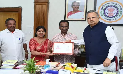 छत्तीसगढ़ के 150 से भी ज्यादा वाद्ययंत्रों के बारे में लिखी पुस्तक, डॉ. रमन ने किया विमोचन