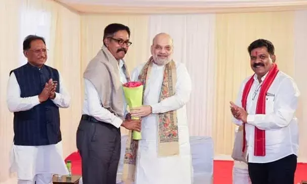 Union Home Minister Amit Shah honoring Bastar IG Sundarraj