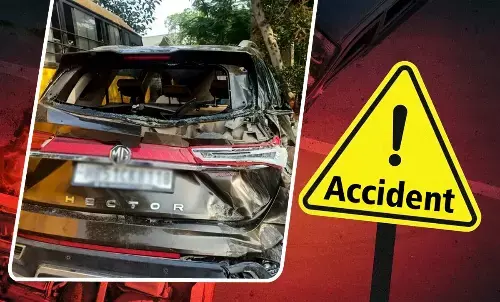 दिल्ली-आगरा हाईवे पर टकराईं 2 कार, JCB कंपनी के 3 कर्मचारियों की मौत, दो गंभीर रूप से घायल