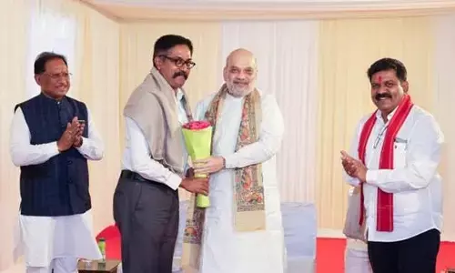 Union Home Minister Amit Shah honoring Bastar IG Sundarraj