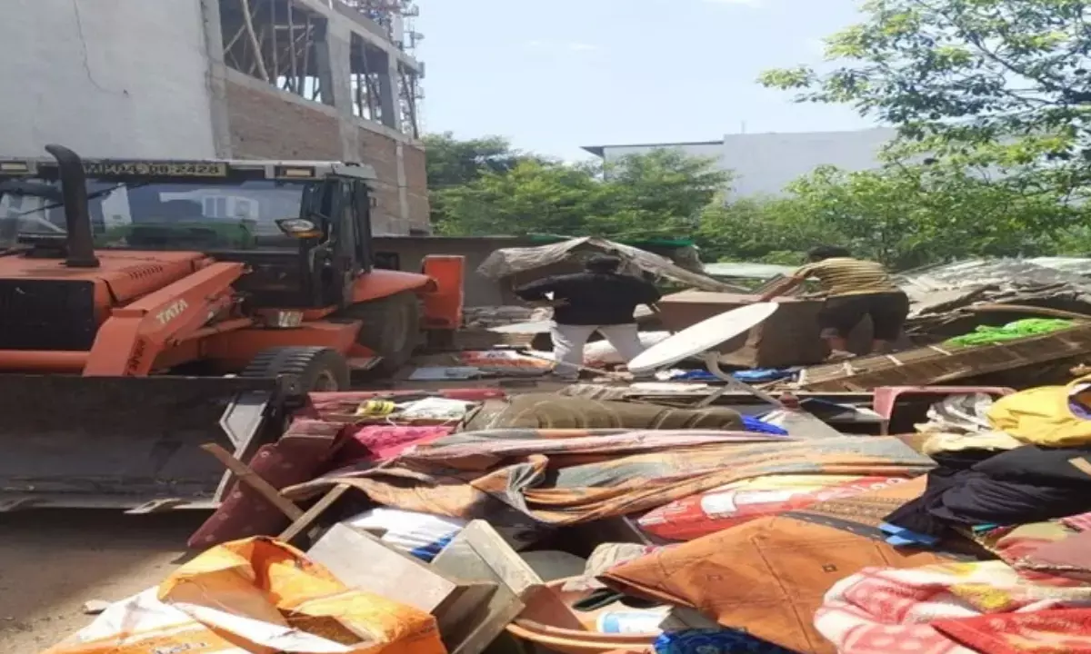 अतिक्रमण पर नगर निगम की सख्त कार्रवाई, अवैध मकान-दुकानें तोड़ी गईं