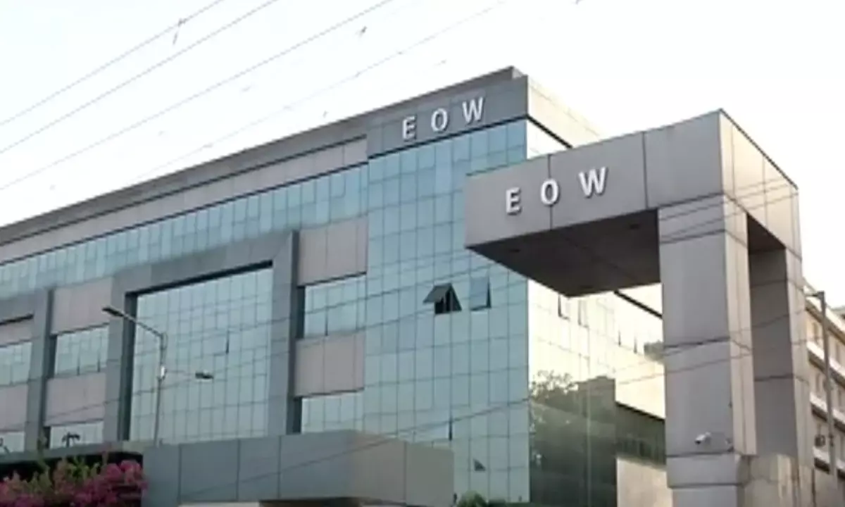 EOW ने आरआई जगदीश पटेल को 4 हजार की रिश्वत लेते रंगेहाथ पकड़ा