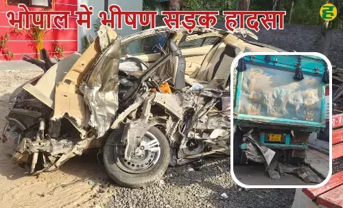 नर्मदापुरम हाईवे पर 100+ स्पीड, डंपर से टकराकर कार चकनाचूर, 2 सगी बहनों की मौत