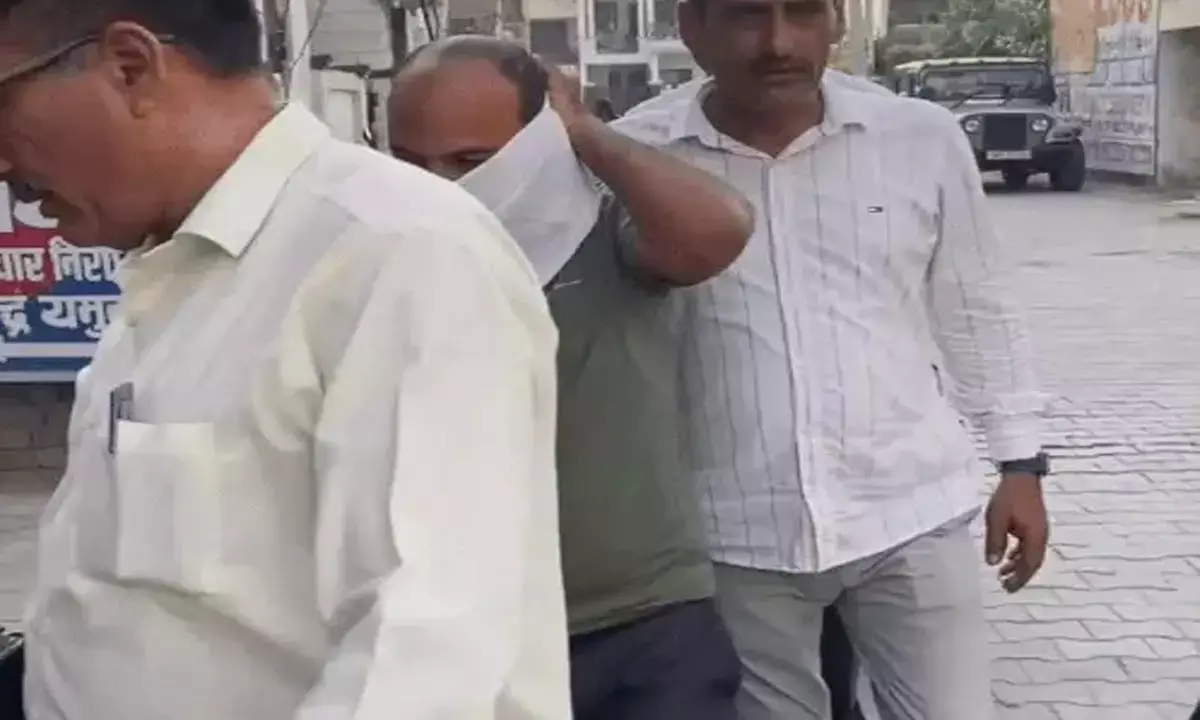 इंतकाल के लिए रिटायर्ड रोडवेज कर्मचारी को पटवारी कटवा रहा था चक्कर, 3 हजार रुपये रिश्वत लेते पकड़ा