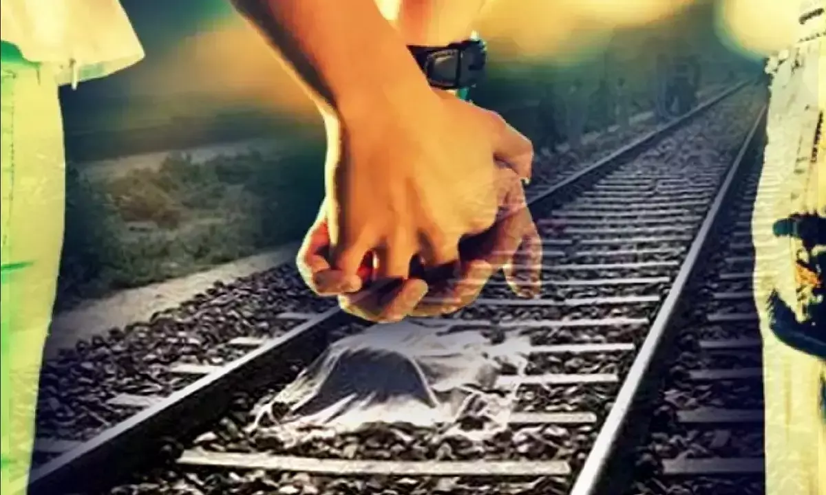 किशोरी संग वंदे भारत ट्रेन के आगे कूदा युवक, परिजन ने दर्ज कराया था केस