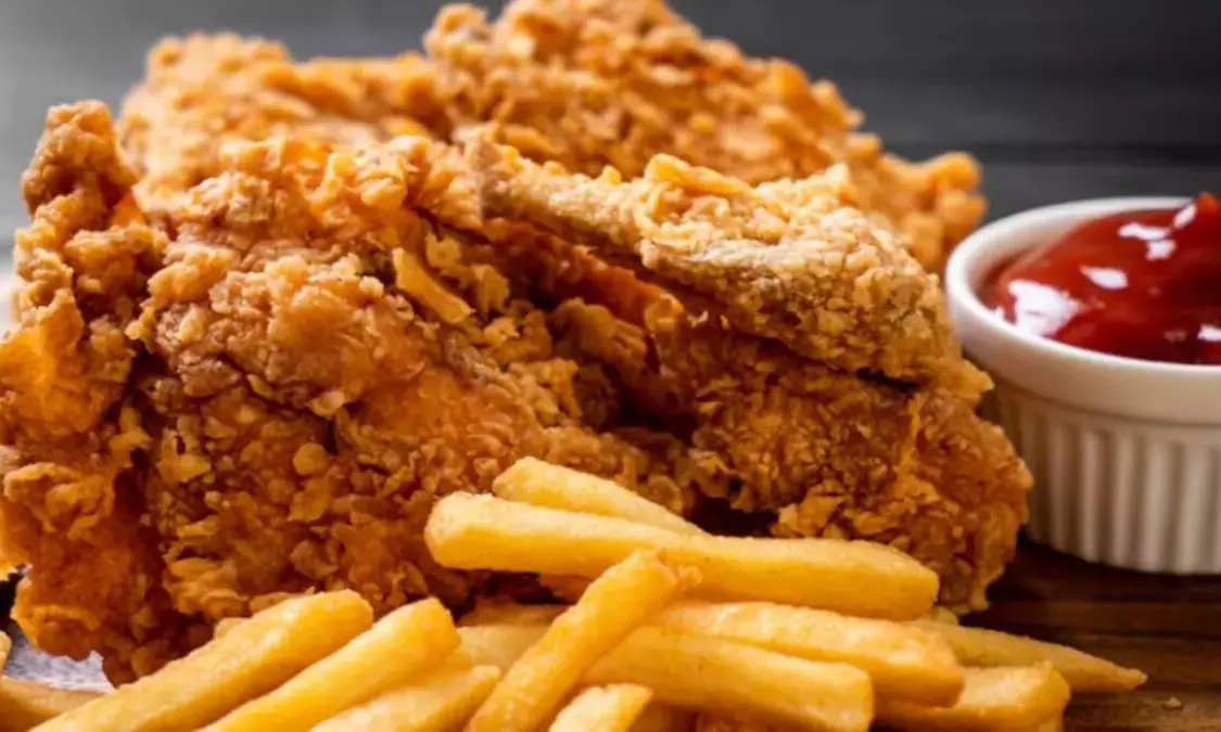 Health Tips: गर्मियों में इन चीजों को खाना कर दें बंद! वरना डॉक्टर के लगाने पड़ेंगे चक्कर