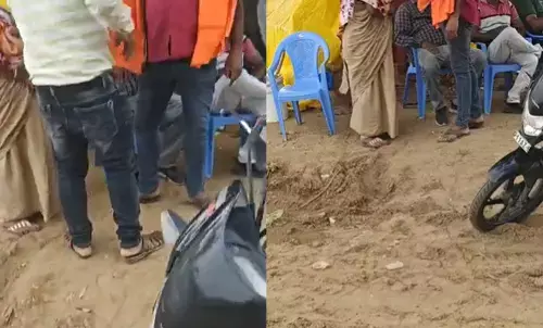 भाजपा नेता की दंबगई : मांड नदी से रेत लेने को लेकर विवाद में महिला पंच को धमकाया, की गाली-गलौज भाजपा नेता की दंबगई : मांड नदी से रेत लेने को लेकर विवाद में महिला पंच को धमकाया, की गाली-गलौज