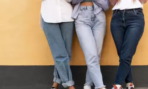 Fashion Tips: जींस पहनते वक्त इन बातों का रखें खास ख्याल, नहीं दिखेगी मोटी कमर